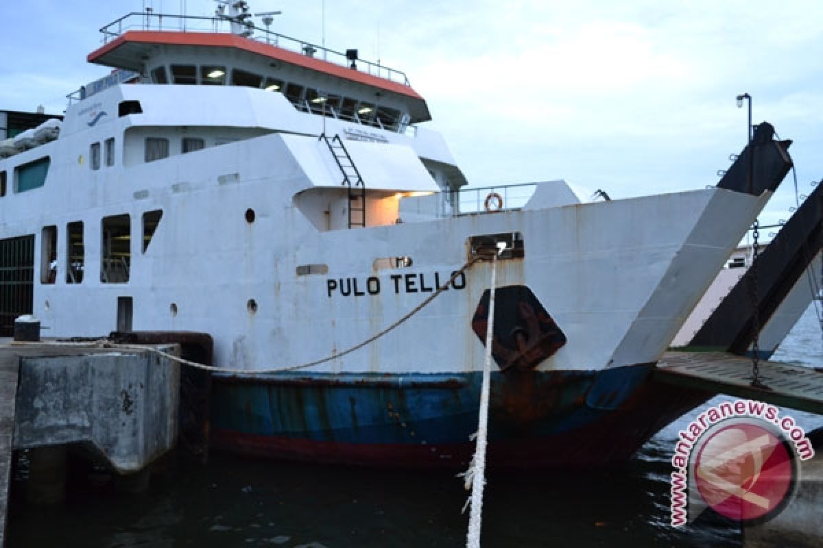 Kapal feri layani arus balik Pulau Enggano