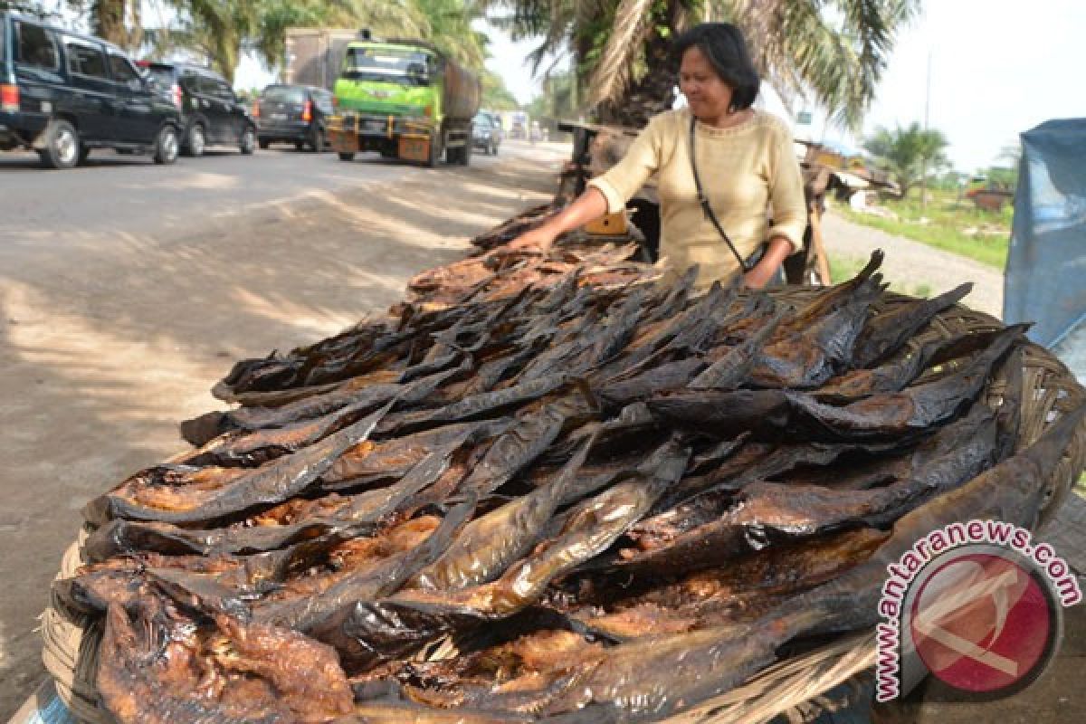 Kuliner ikan asap Pelalawan tetap digemari