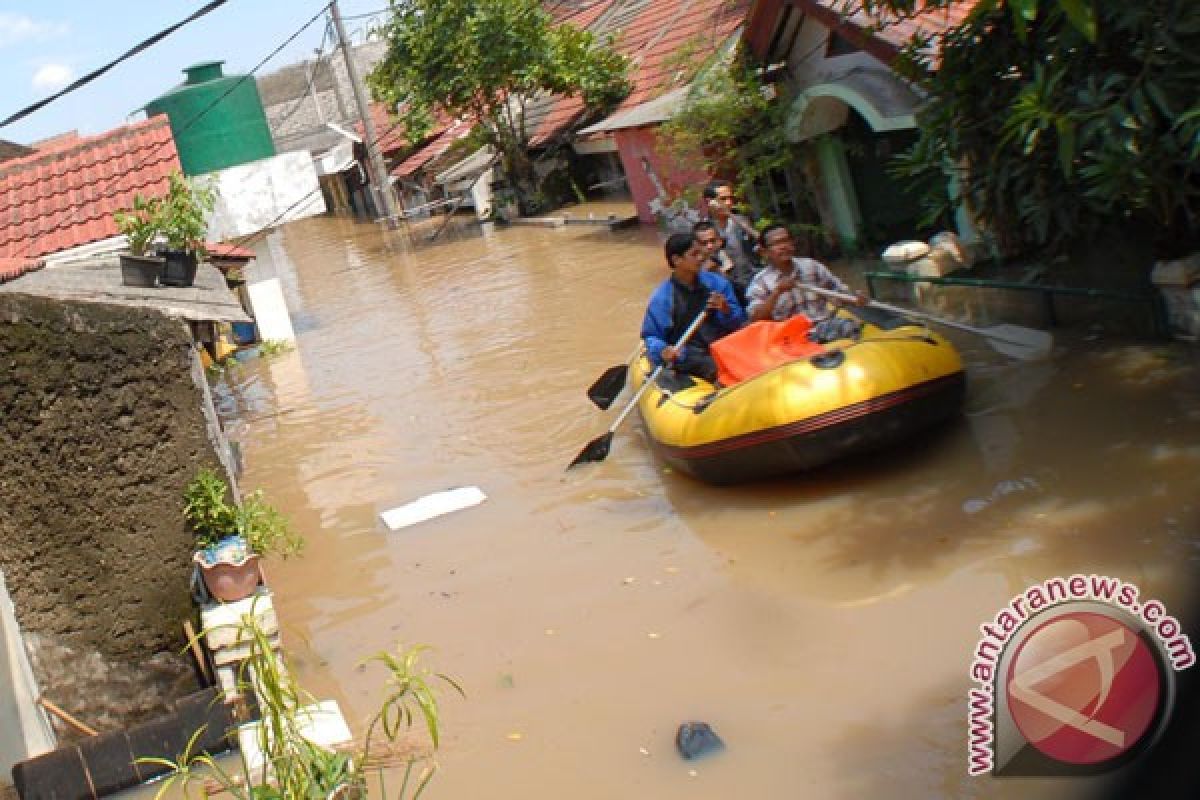 Flood submerges over 1,000 houses in Tangerang