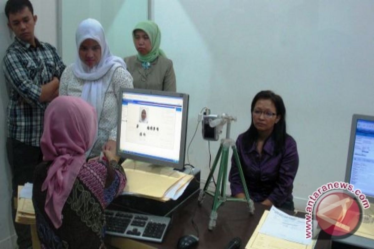 Imigrasi Palembang siapkan tiga tim proses paspor haji 
