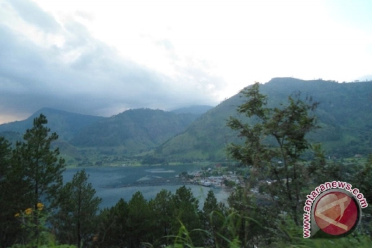 Taman bumi Danau Toba dijadikan wisata unggulan