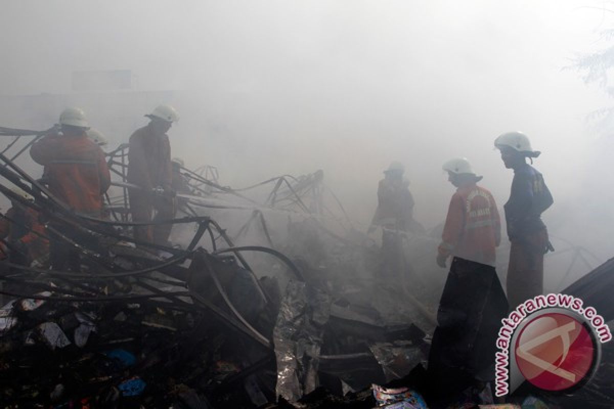 Pasar Simpang Ampek terbakar, satu orang meninggal