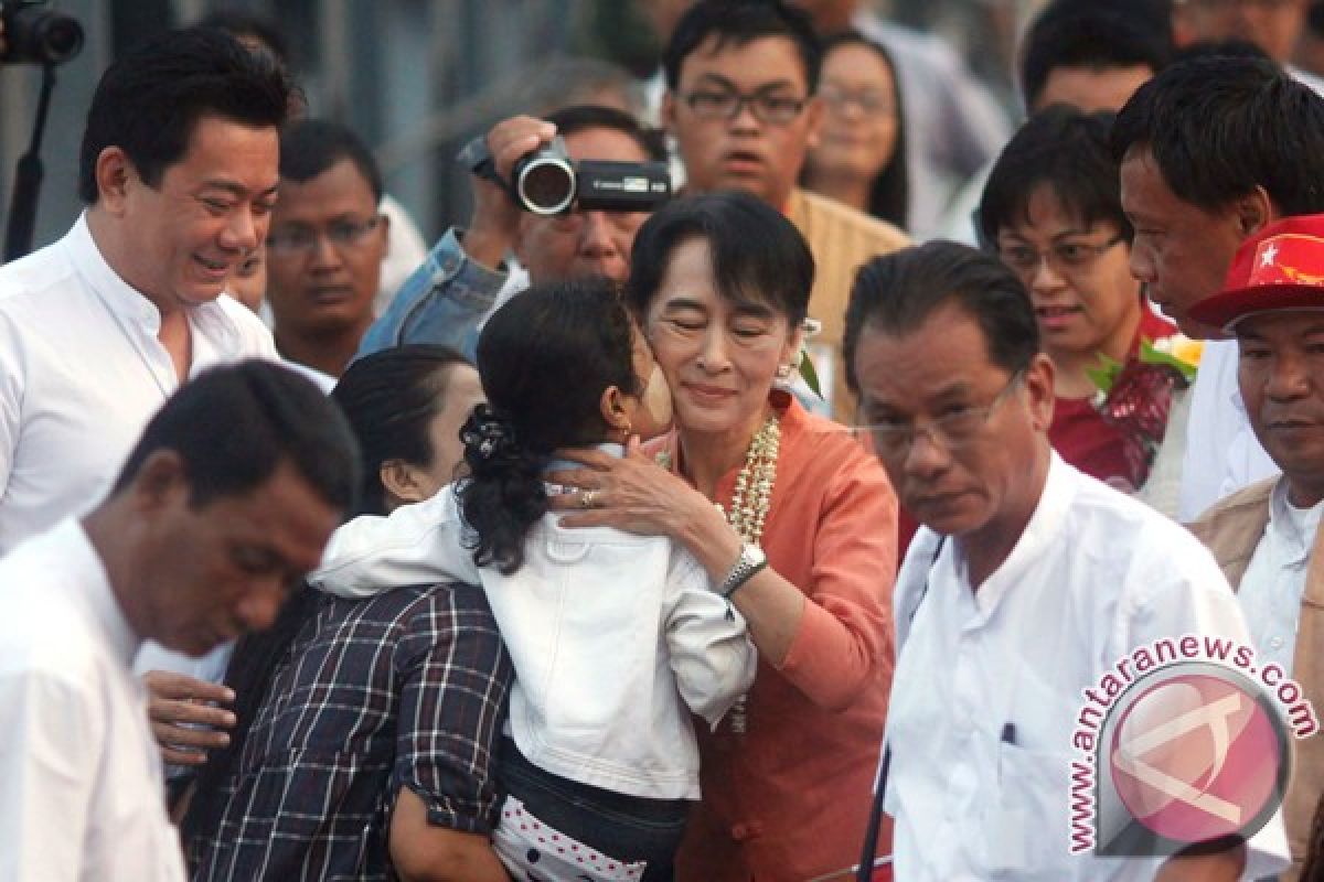 Thai opposition leader meets with Aung San Suu-kyi