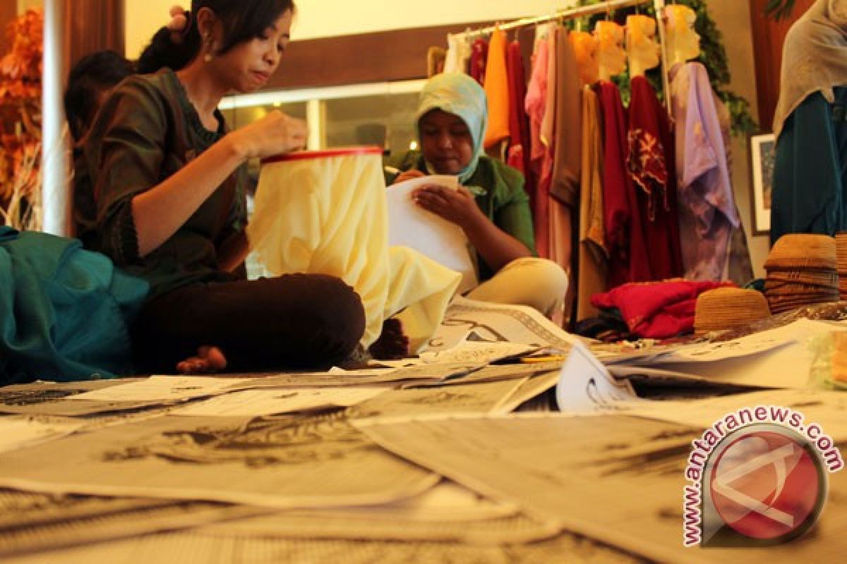 Sulaman Karawo akan diaplikasikan ke pakaian tradisional daerah di Sulawesi