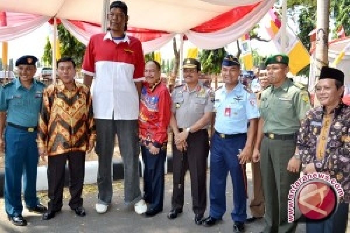 Manusia Tertinggi Asal Lampung Meninggal Dunia 