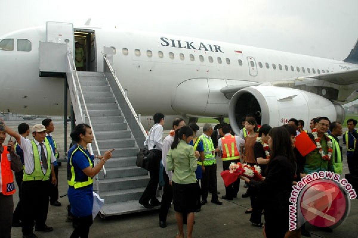 Dua pesawat tujuan Singapura mendarat di Batam