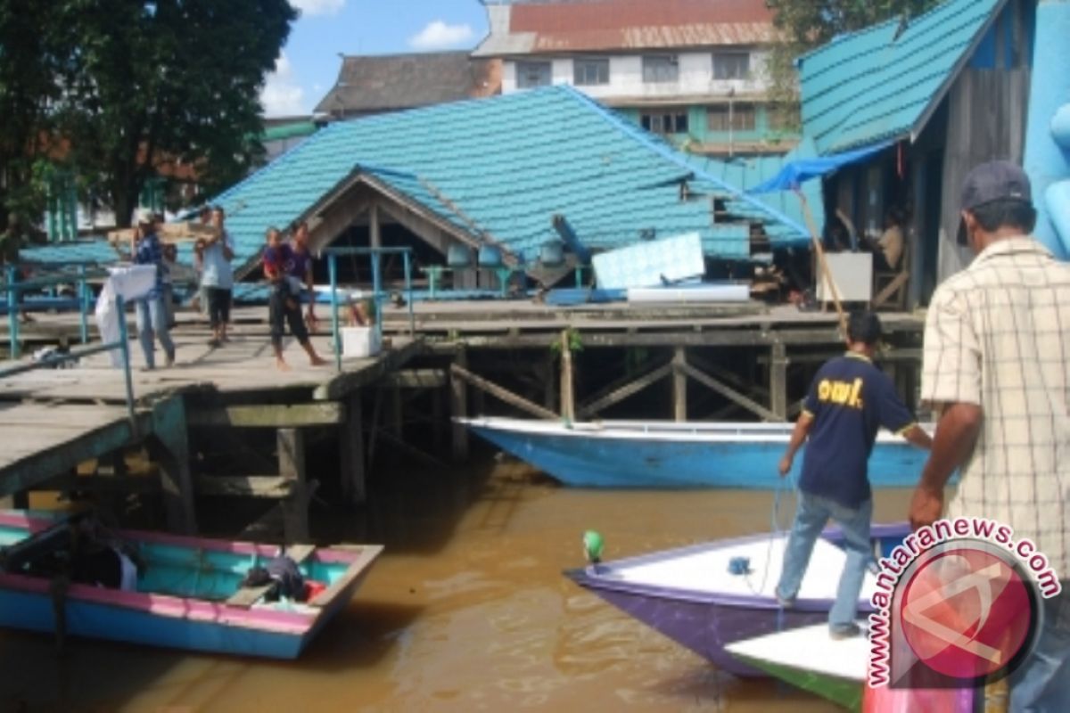 Ruang Tunggu Dermaga Ke Pedalaman Kaltim Ambruk