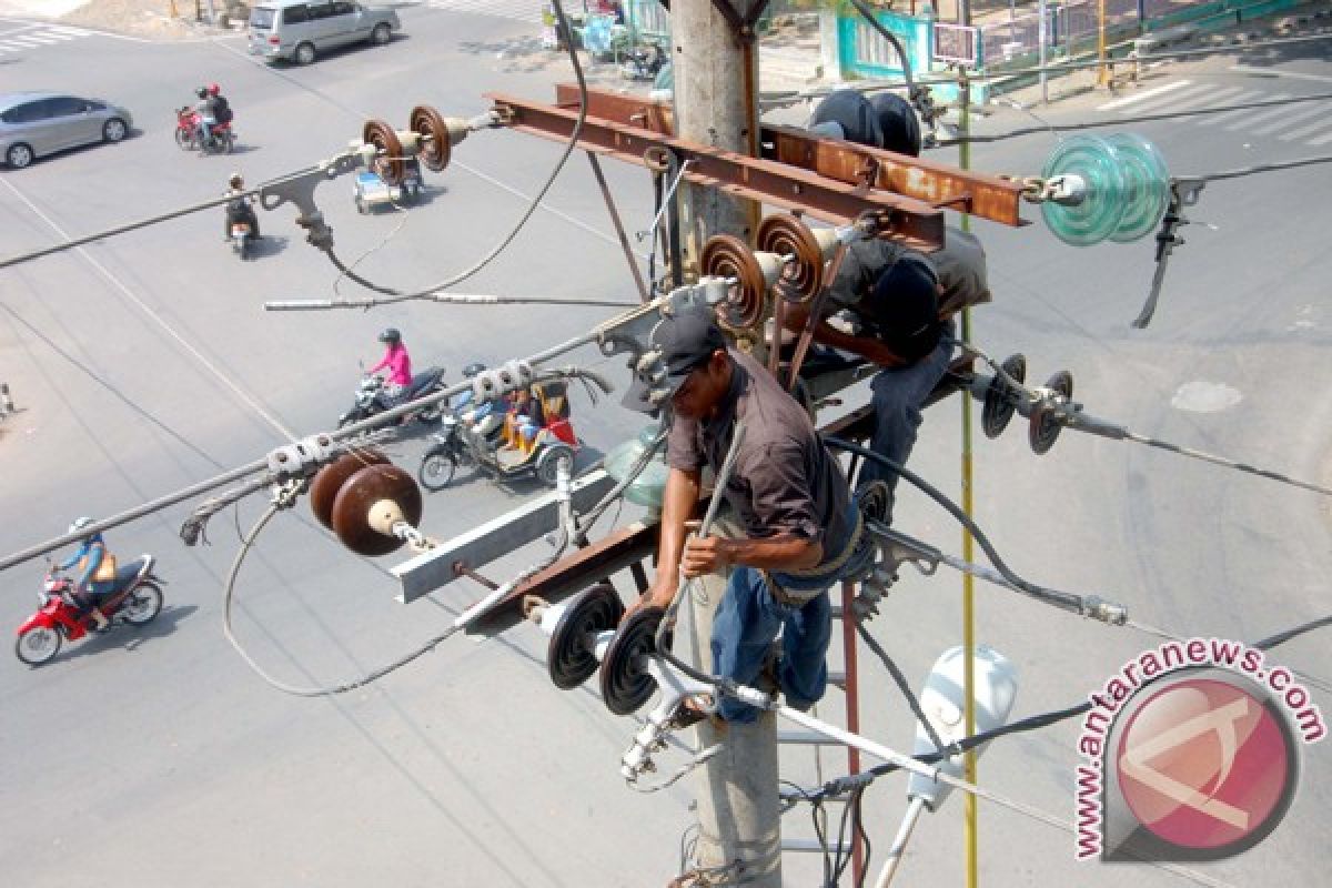 Govt bows to demands for delayed power tariff hike