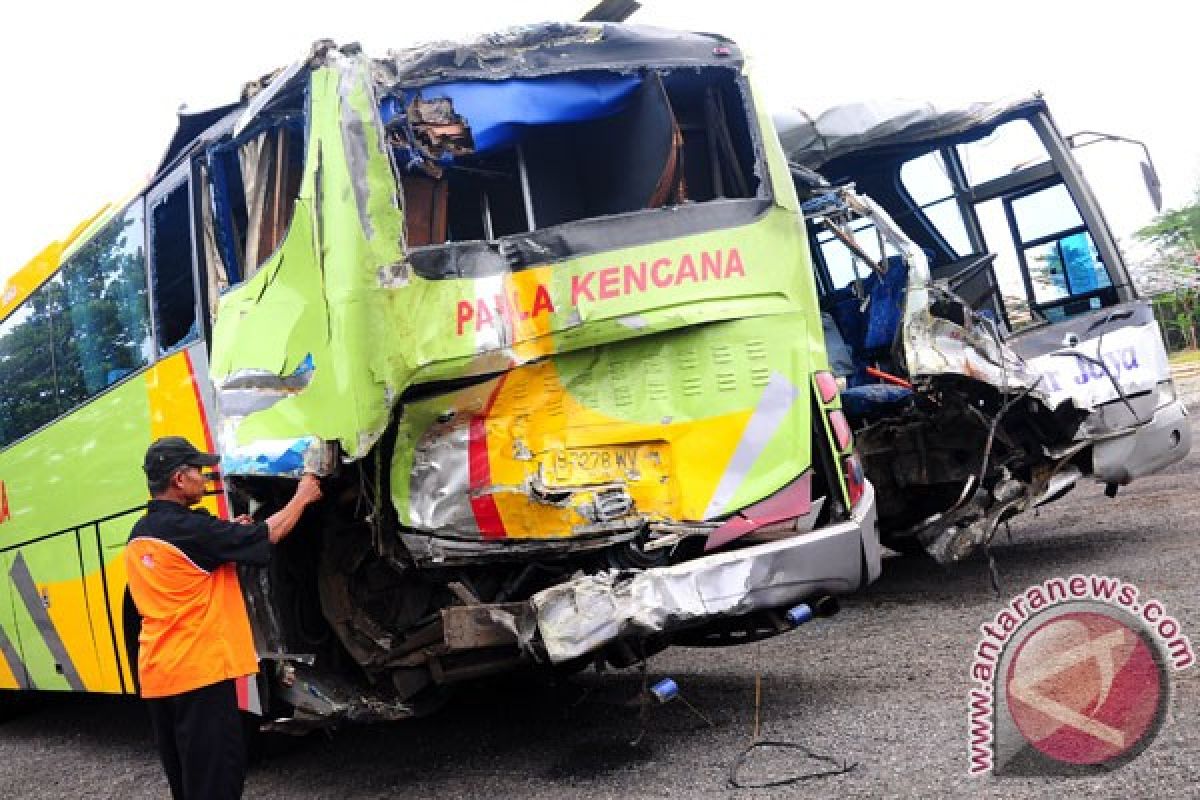 Dua bus pengangkut pemudik bertabrakan di Sukabumi