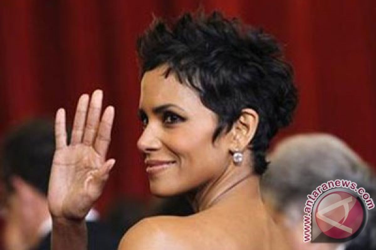 Halle Berry welcomes new son