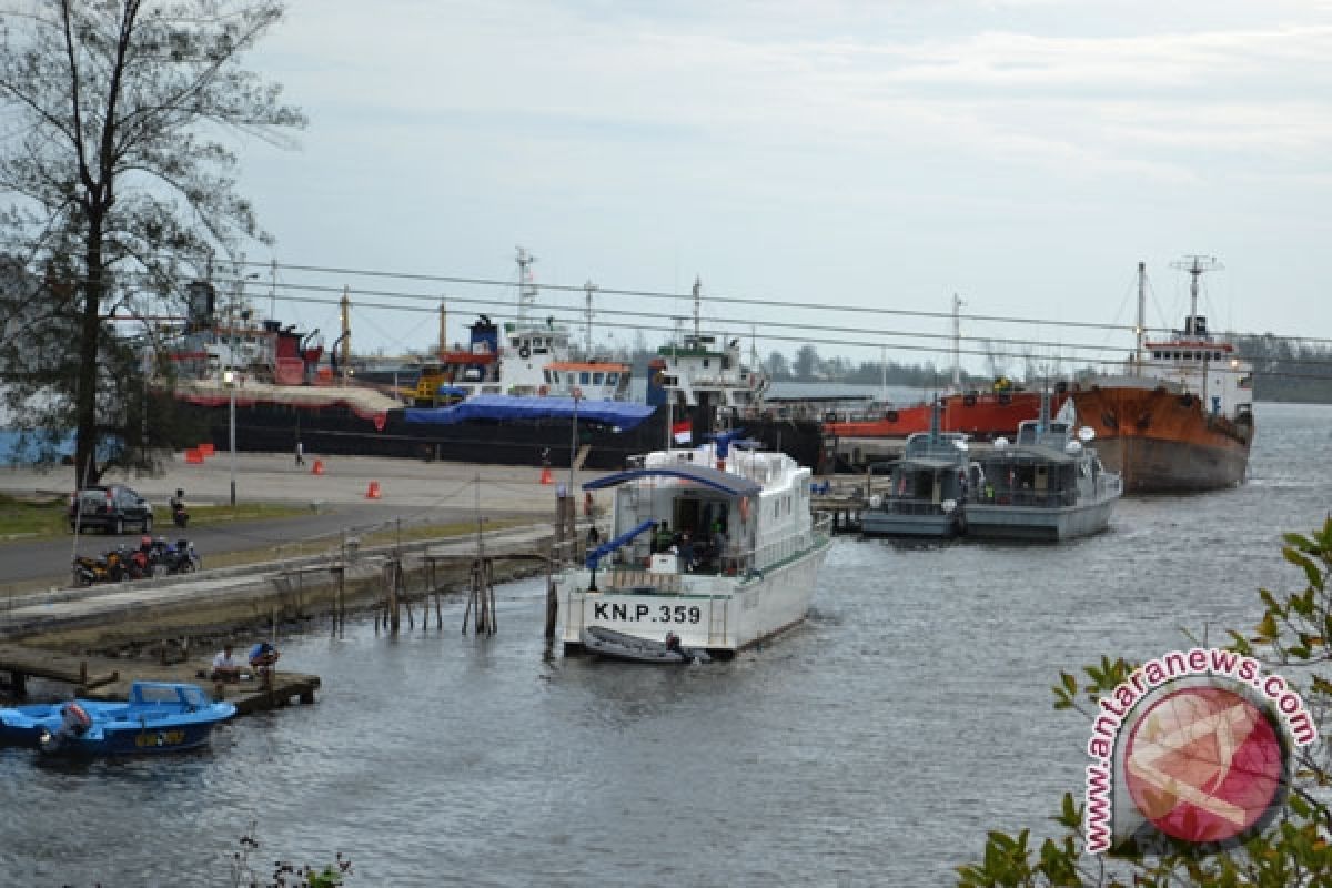 Adpel bangun dermaga khusus kapal patroli