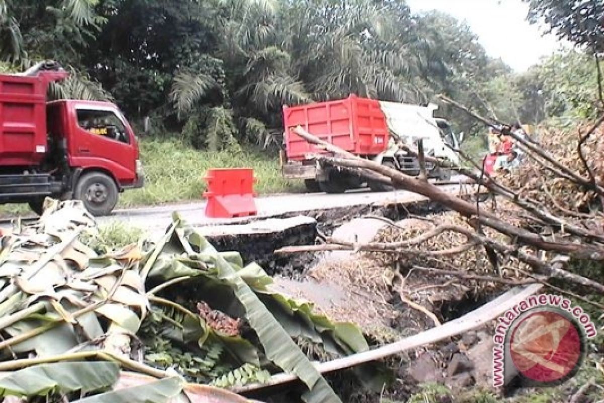 Mukomuko Bengkulu berlakukan tanggap darurat Jalinbar 