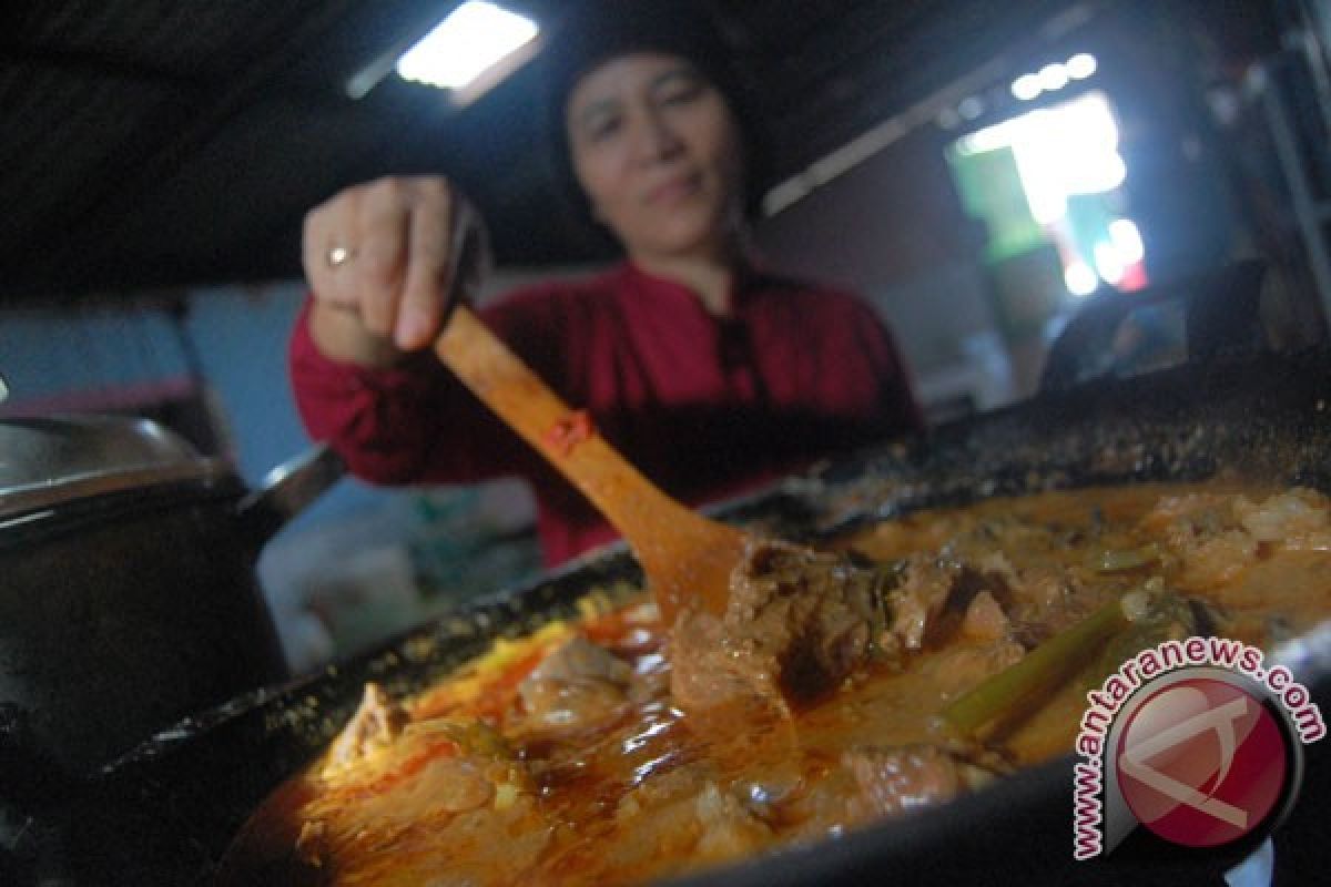 Payakumbuh tingkatkan kualitas produk Kampung Rendang