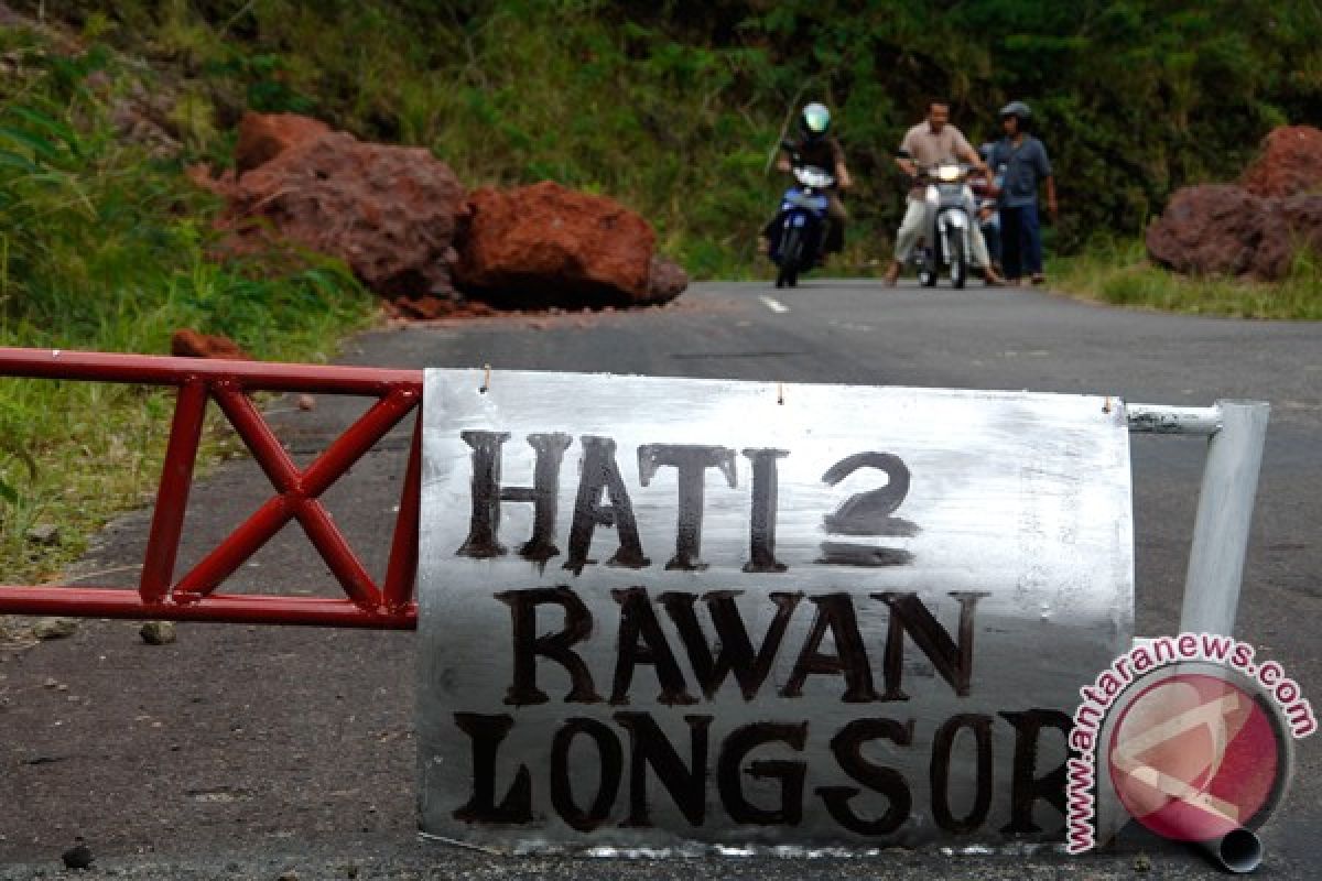 Emergency road equipment prepared in case of landslides in West Sumatra