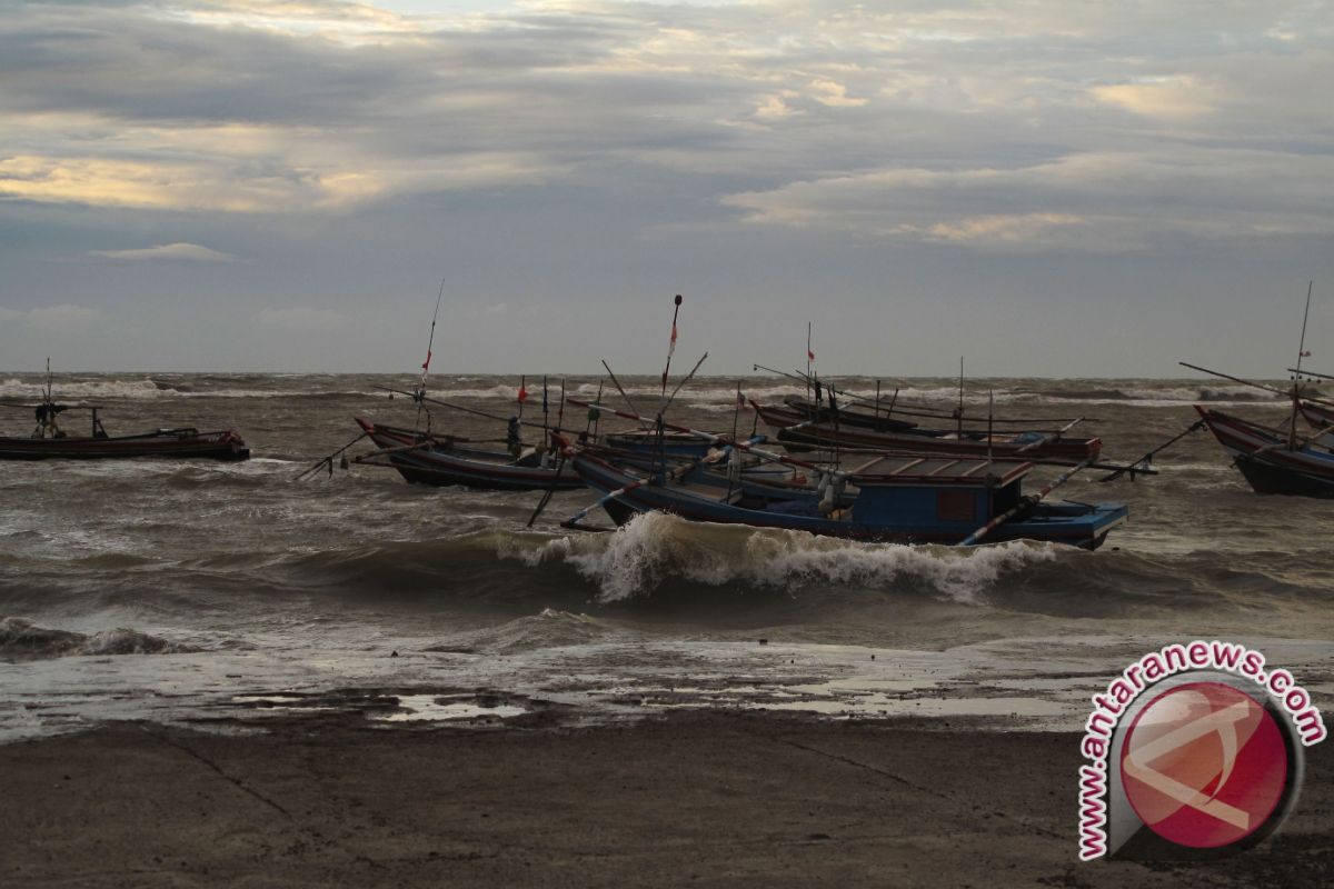 Nelayan Mukomuko diminta waspadai gelombang tiga meter