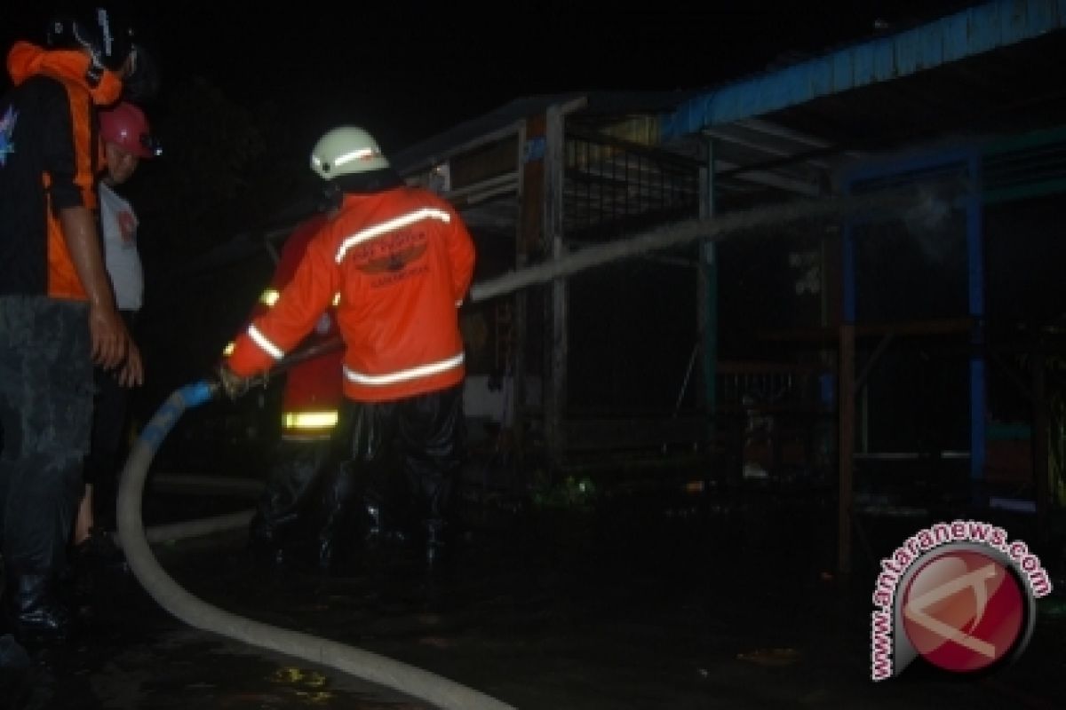Kebakaran Hanguskan 14 Rumah di Samarinda 