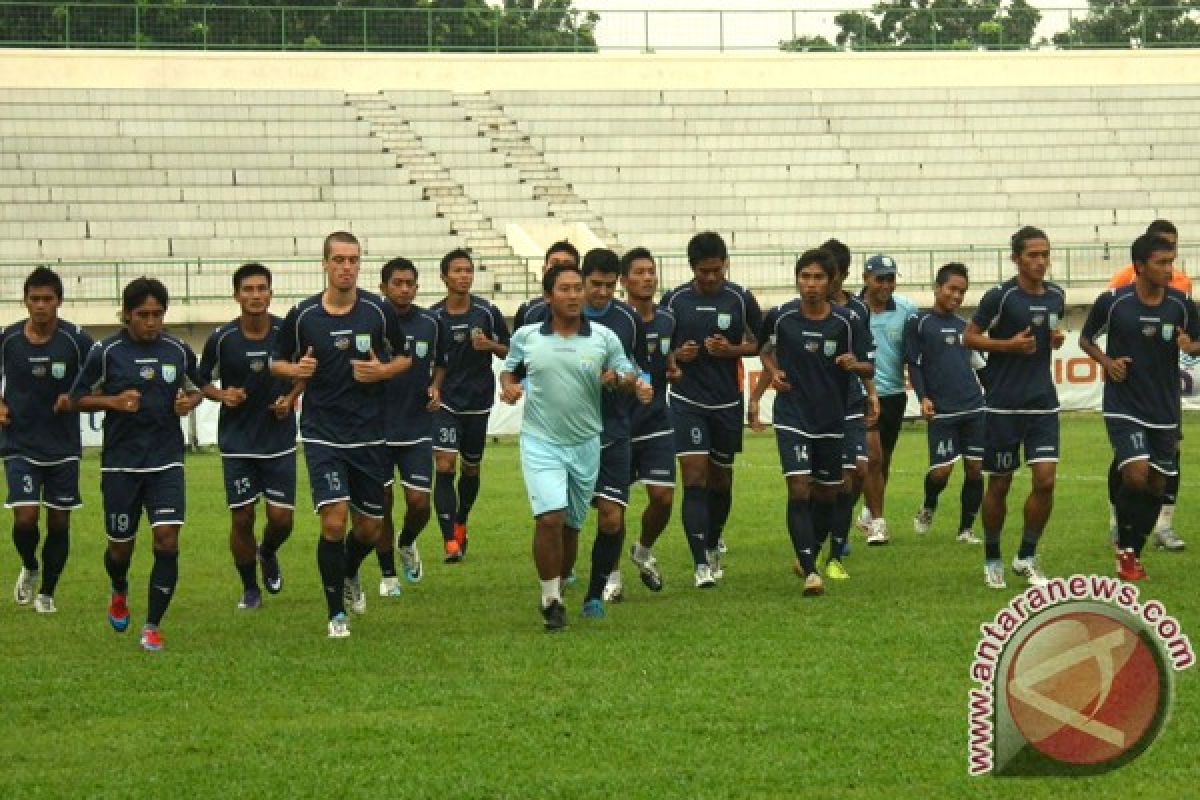 Persela patahkan rekor tak terkalahkan Persipura