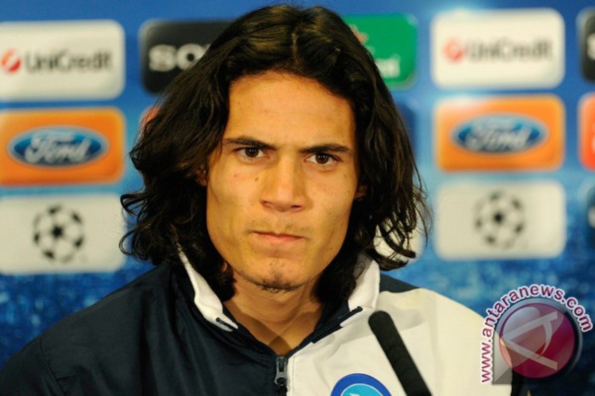 Manchester United dan Chelsea berebut Cavani