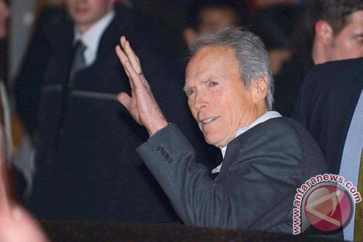 Clint Eastwood "selamatkan" bos turnamen golf