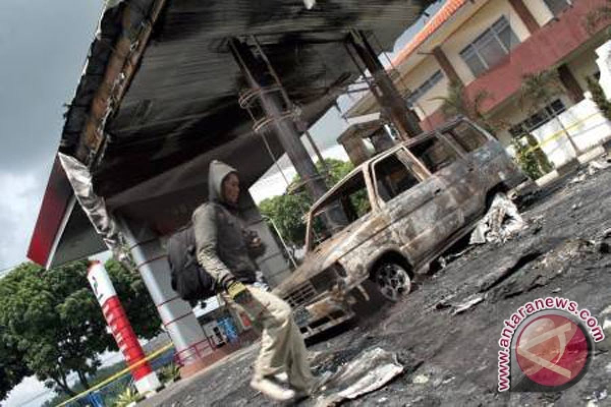 SPBU Rupit meledak dua kendaraan terbakar
