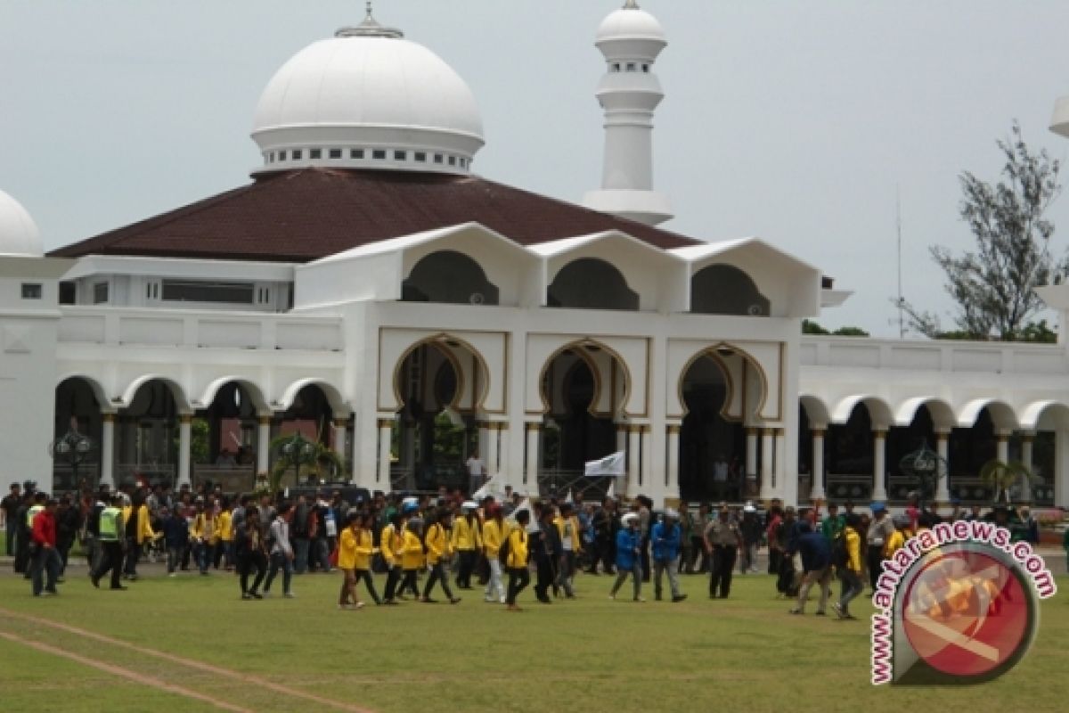  Aksi tolak kenaikan harga BBM berlangsung damai