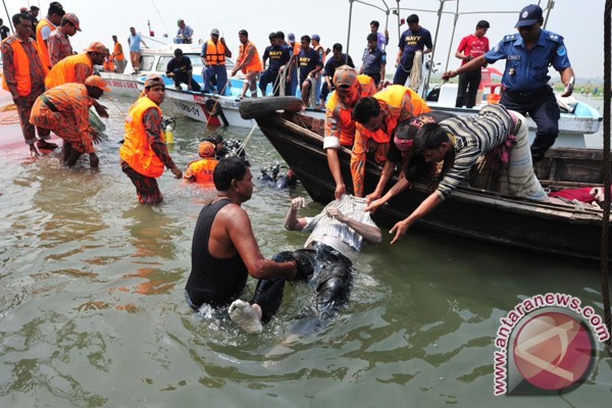 Perahu cepat tabrak kapal pengangkut pasir, 26 orang tewas di Bangladesh