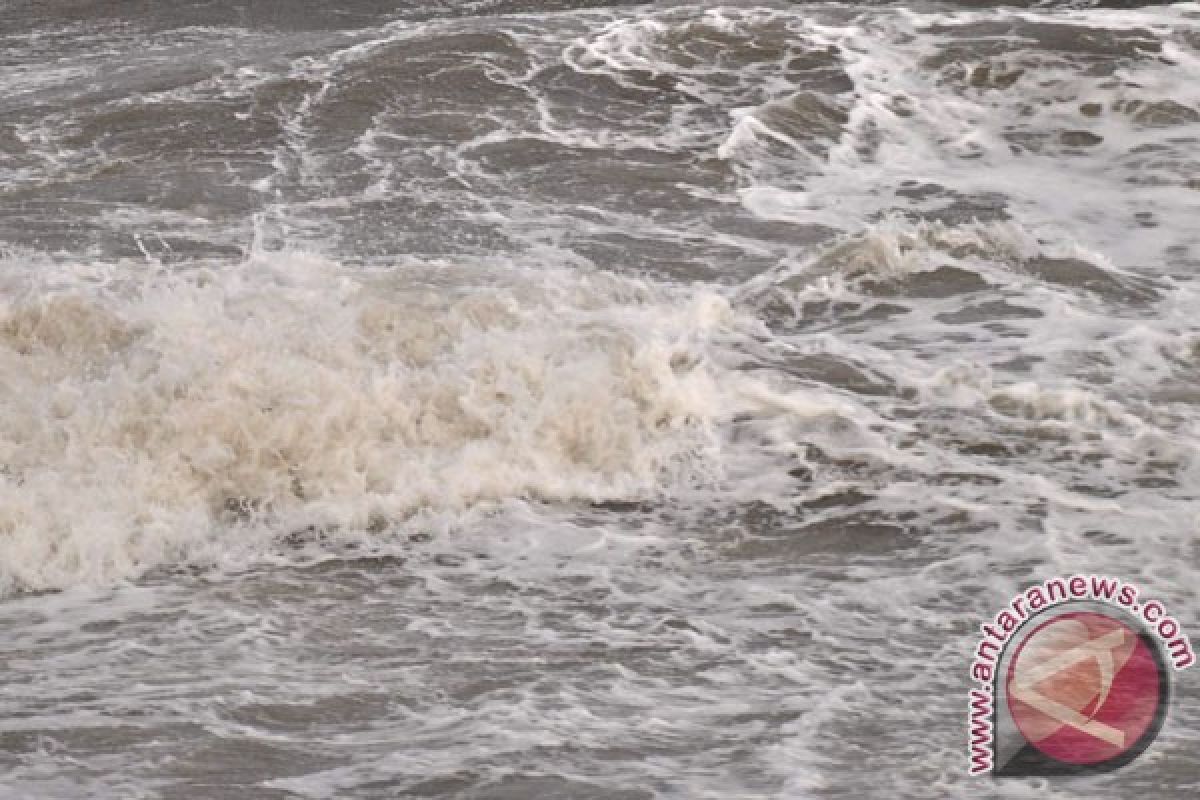 Gelombang perairan Lampung capai empat meter
