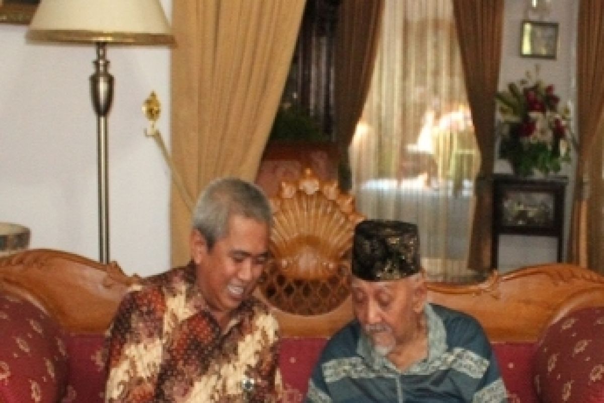 Sultan Kutai Kartanegara Restui Beras 