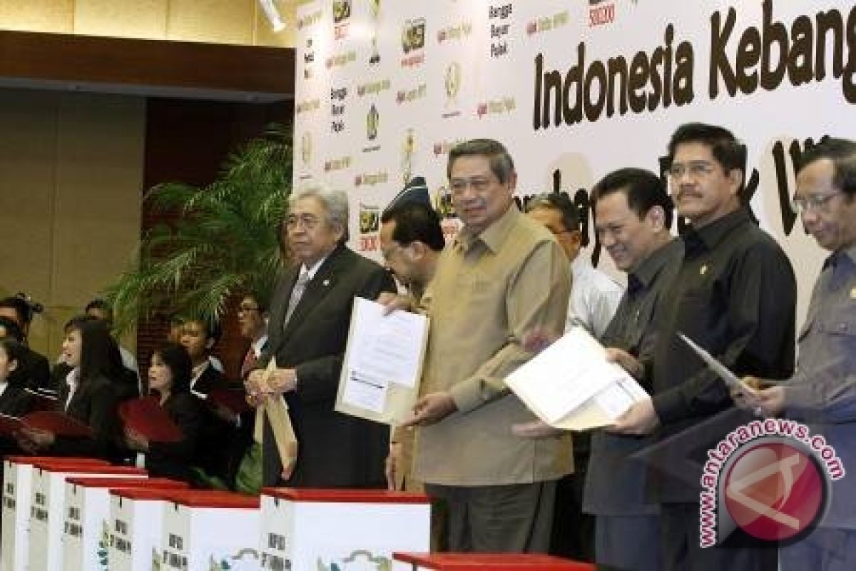 Presiden Serahkan SPT PPh 2011