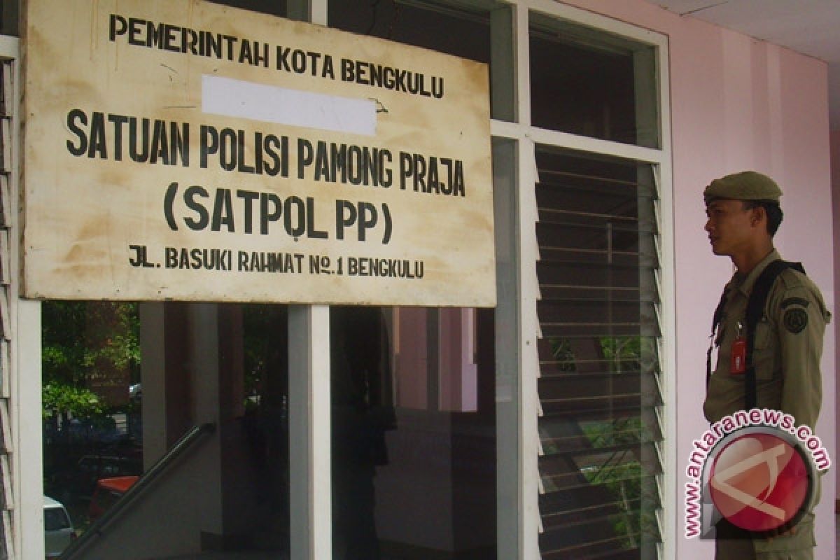 Satpol PP ancam pecat personel terima suap