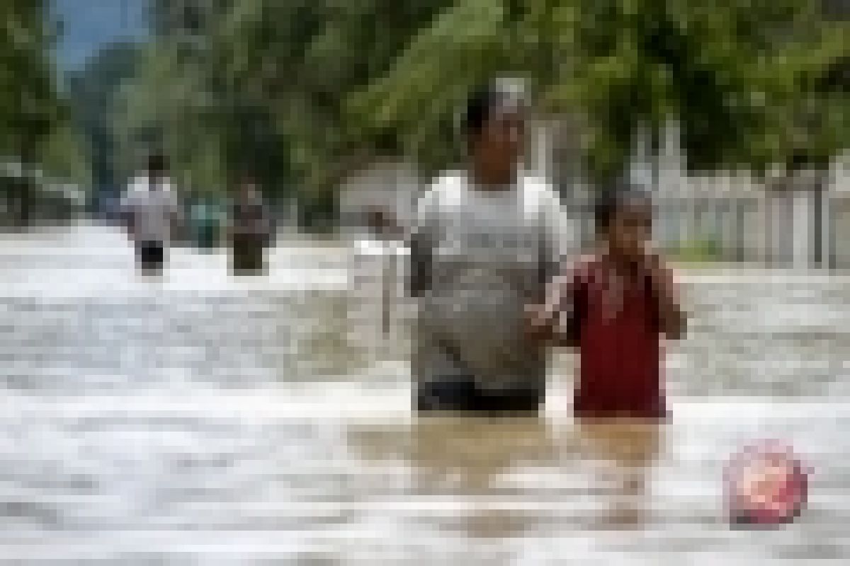   Tiga Kecamatan Dilanda Banjir 