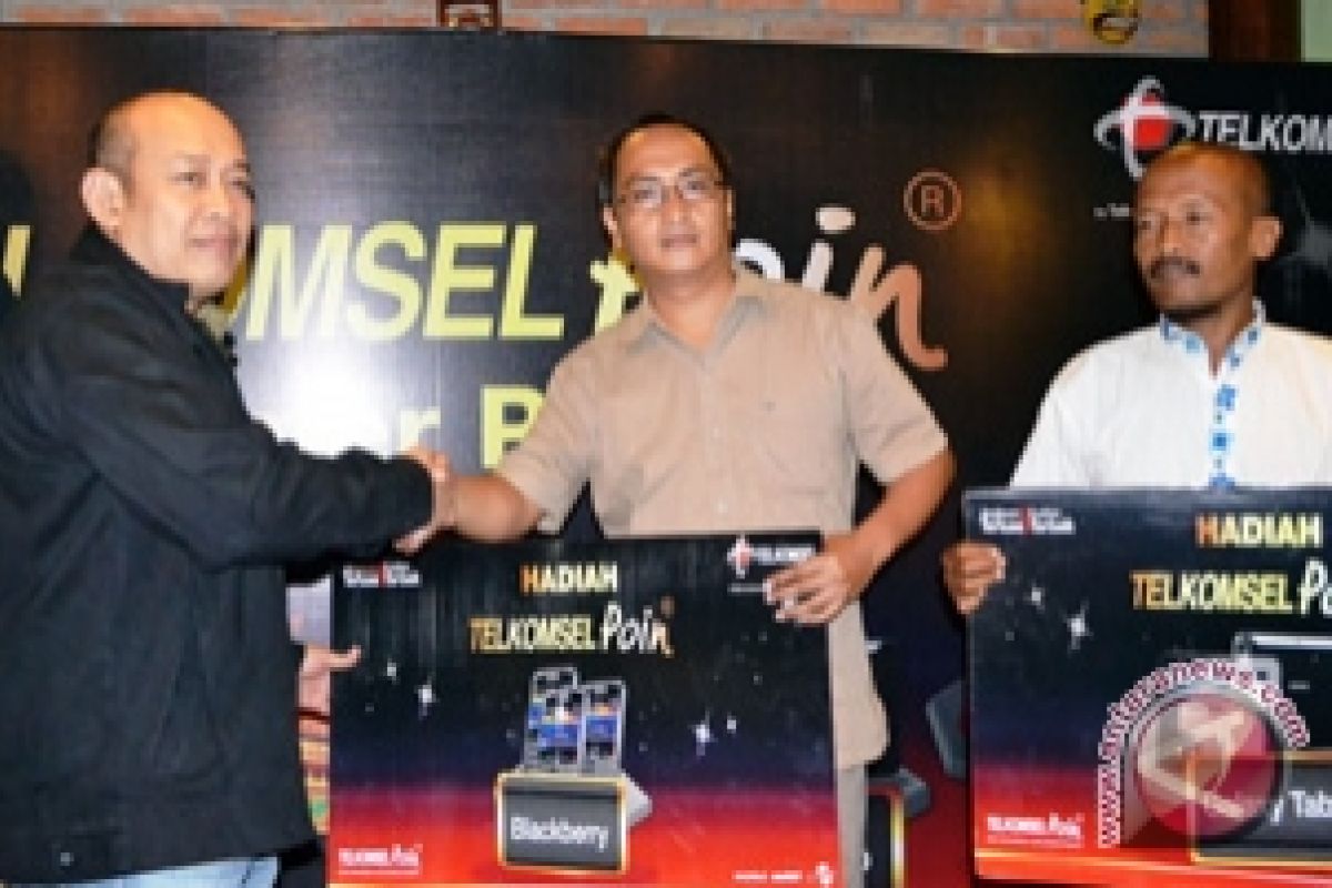 Telkomsel Serahkan Hadiah Periode Ketiga