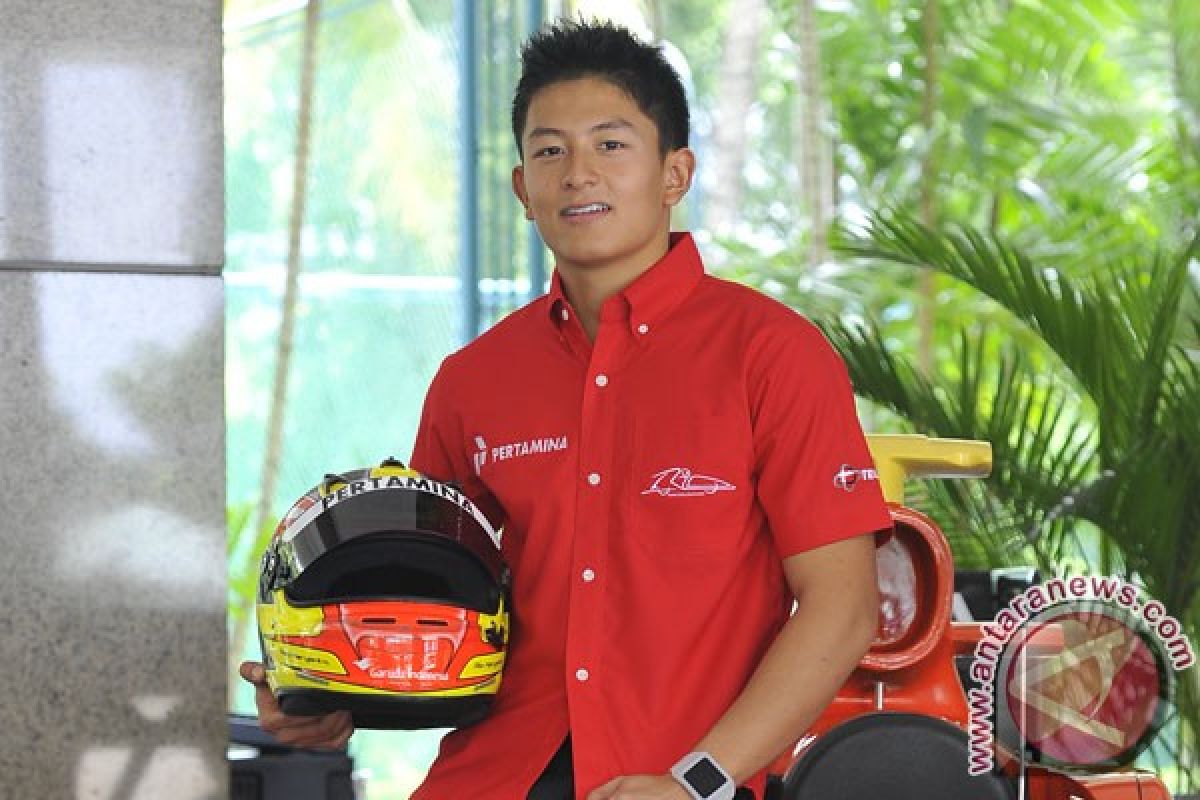 Rio Haryanto rayakan HUT di puncak Lawu 