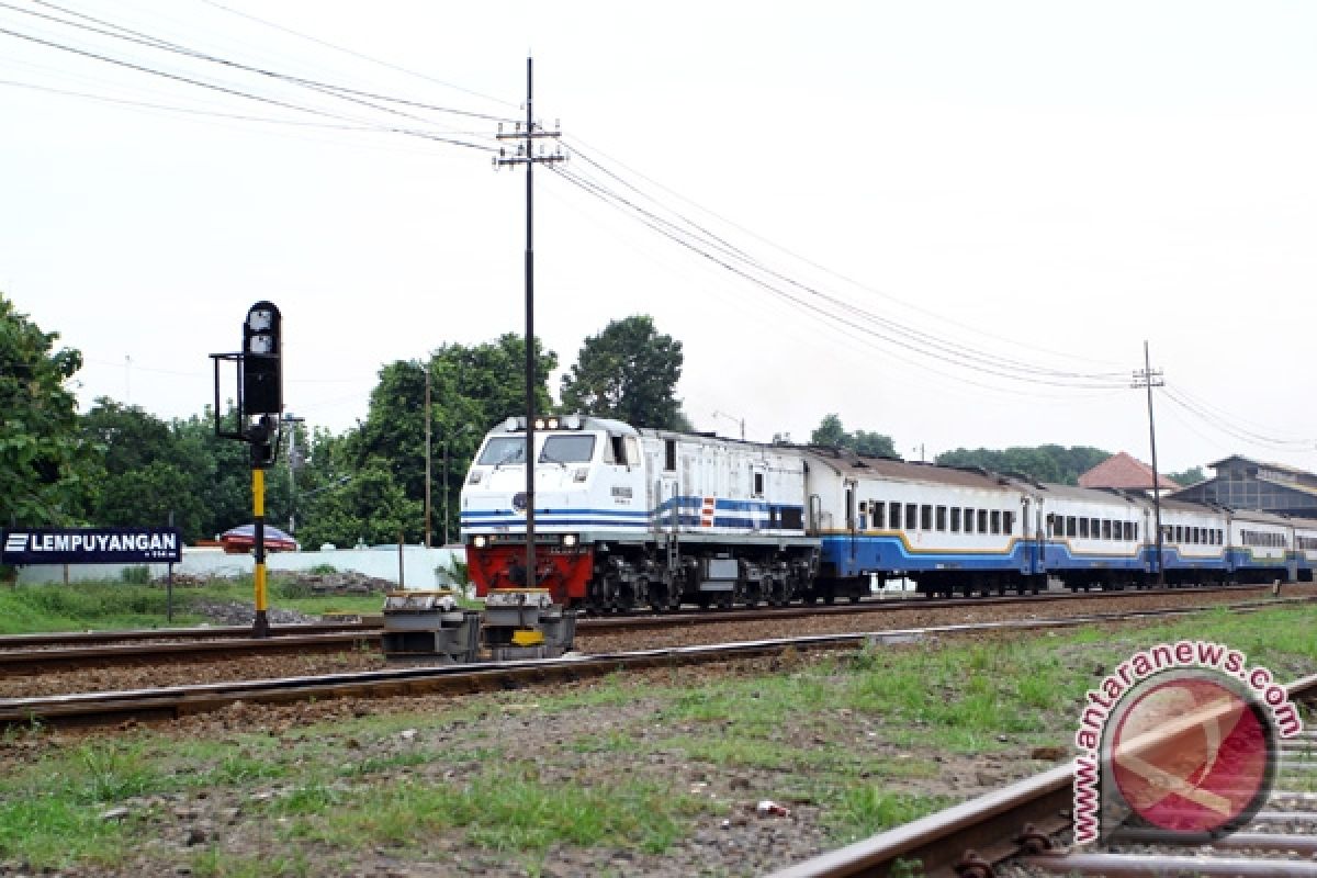 Malioboro ekspres lakukan perjalanan perdana dari Yogyakarta