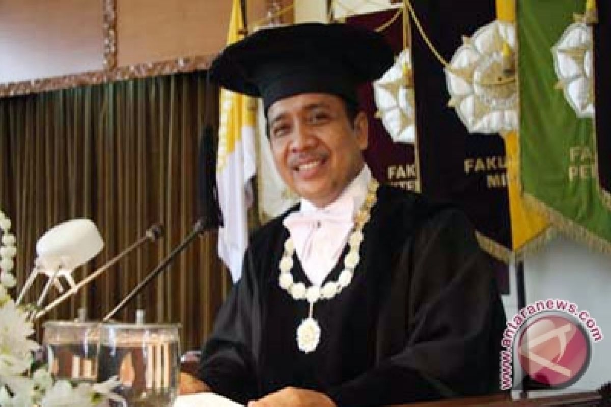 Pratikno anak desa jadi rektor UGM