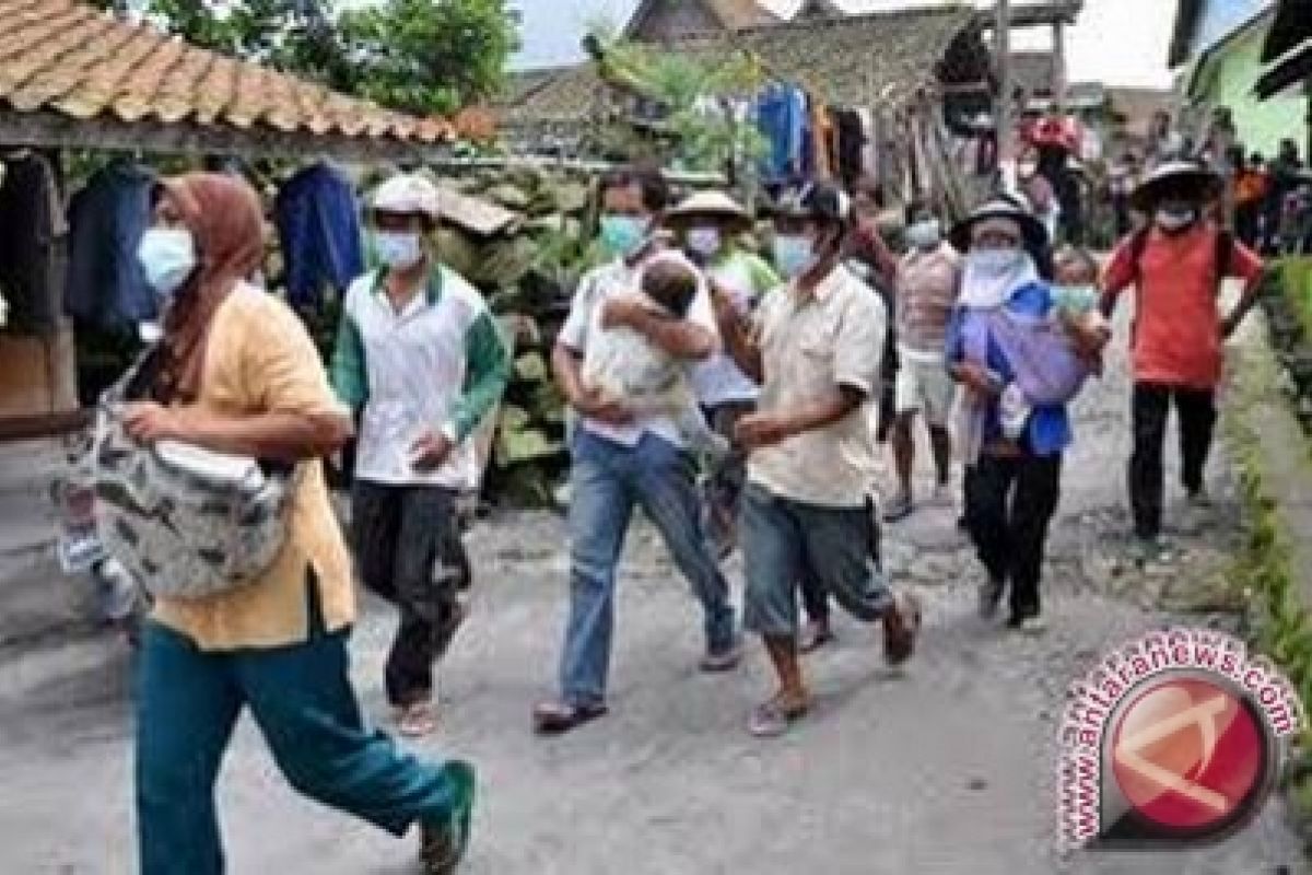 Pemkot Ternate bagikan masker kepada warga