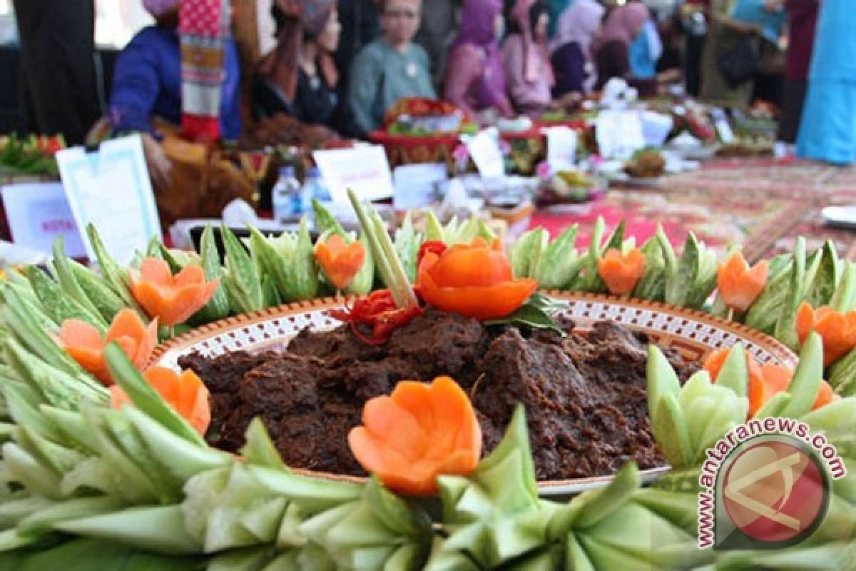 Kemasan rendang dirancang dalam bentuk kaleng