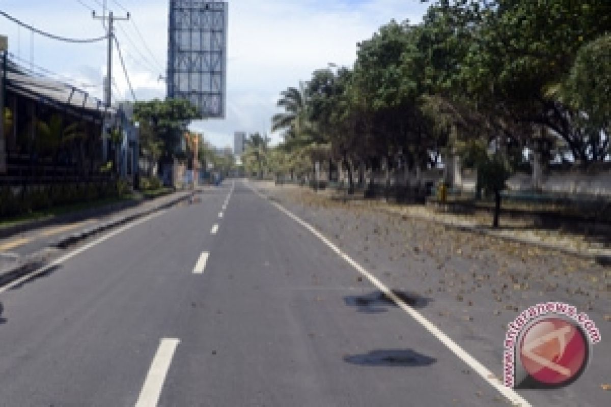 Malam pergantian tahun, jalan Pantai Kuta ditutup