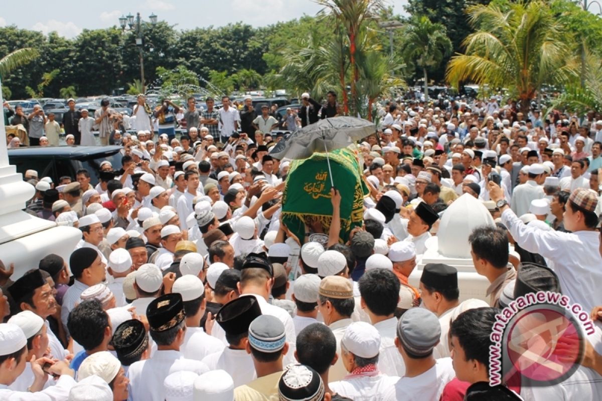 Ulama besar Sumsel Abah Zen dimakamkan