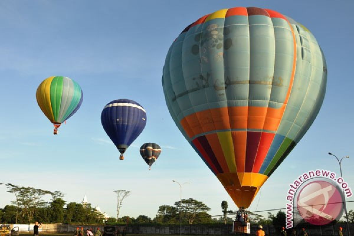 Balon udara terhempas di Colorado, 10 orang cedera