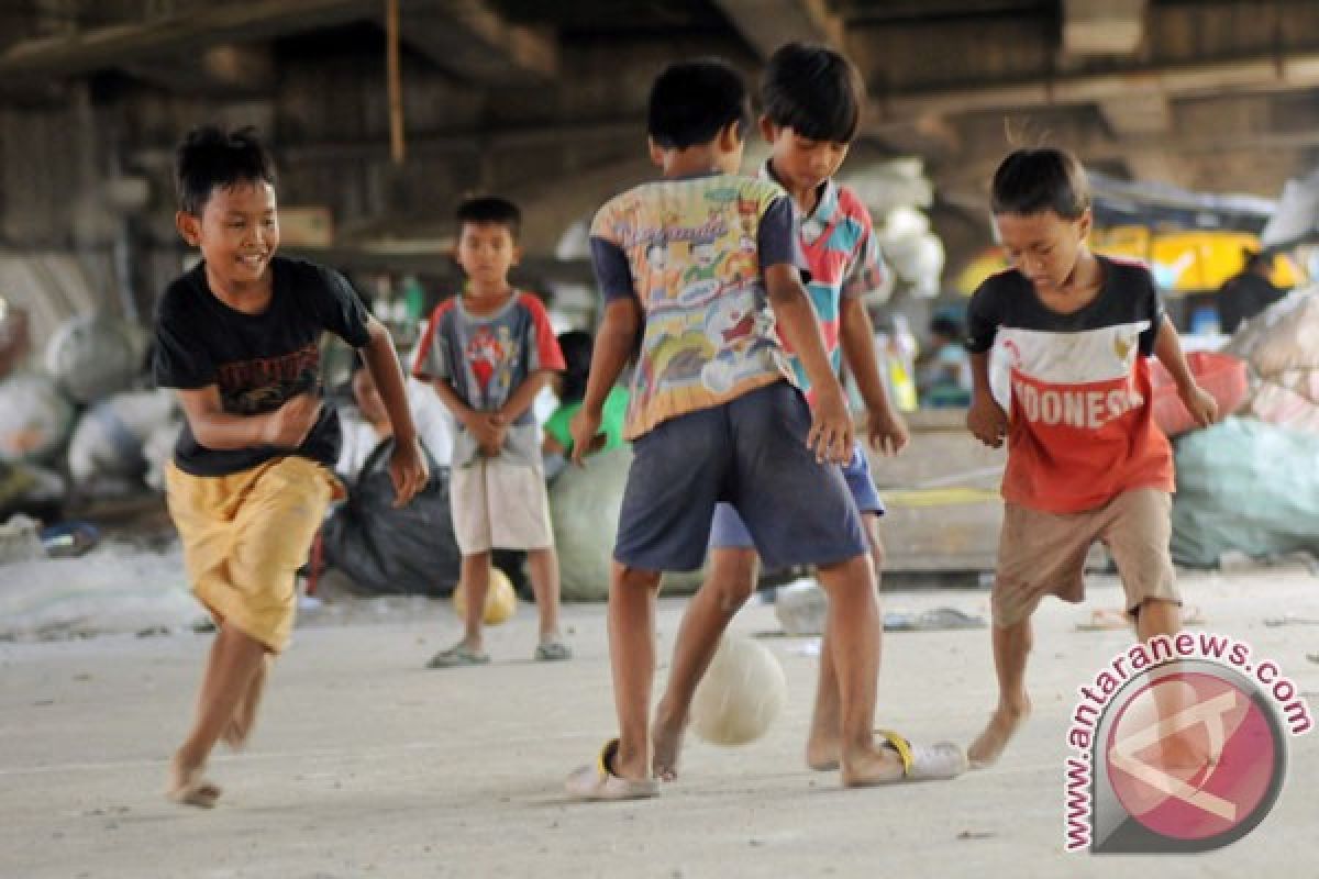 Indonesian young footballers trained by Liverpool FC