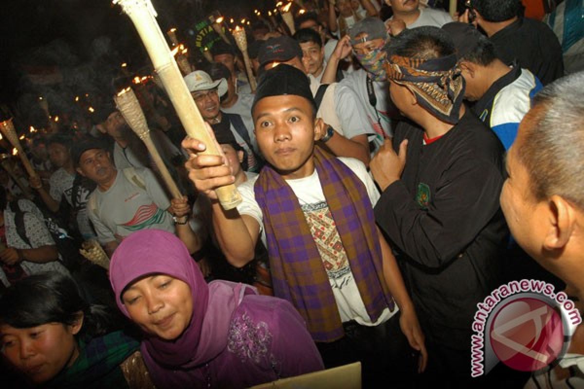 Pawai obor di Karawang peringati HUT kemerdekaan