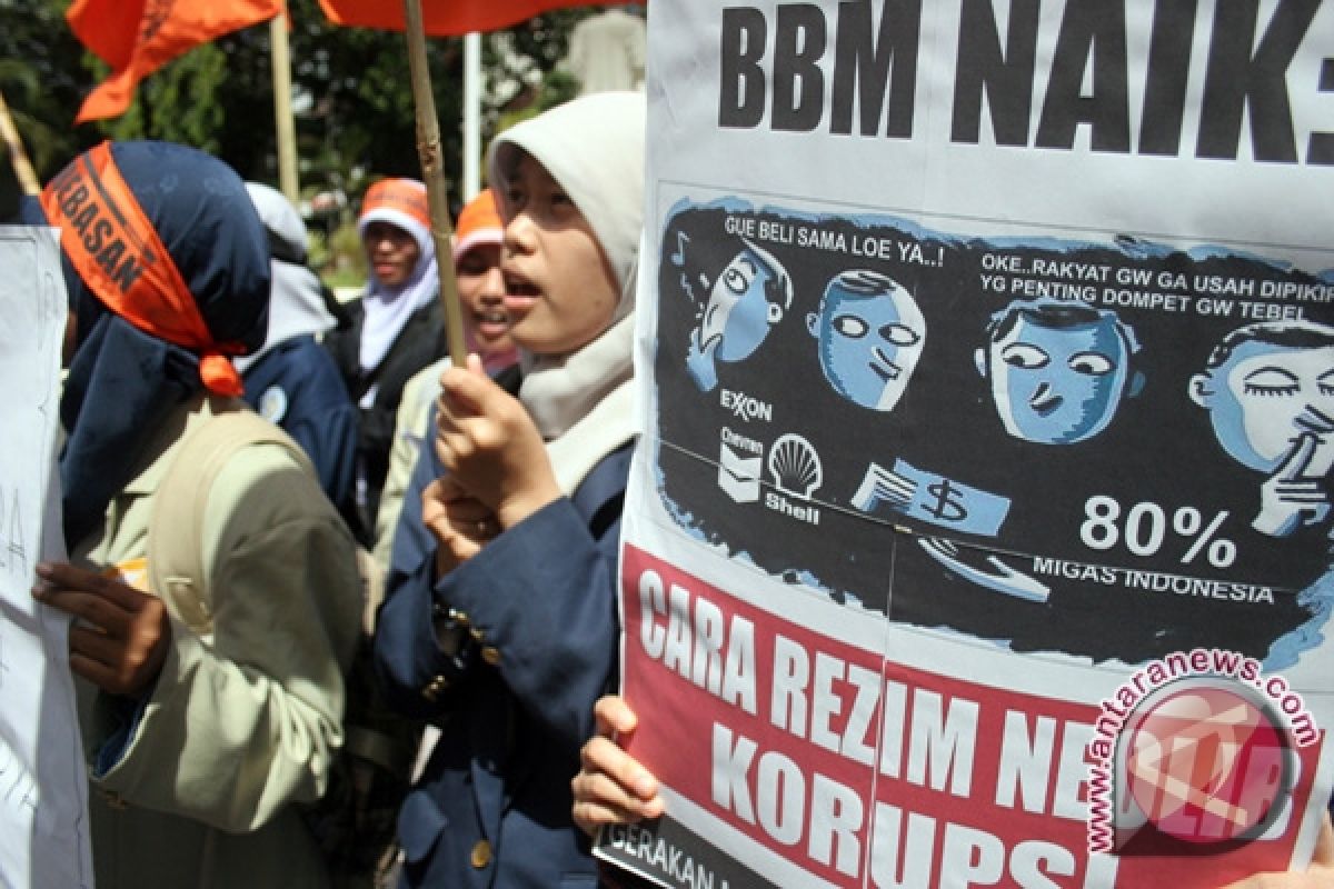 Massa PDIP minta penolakan kenaikan BBM diparipurnakan 