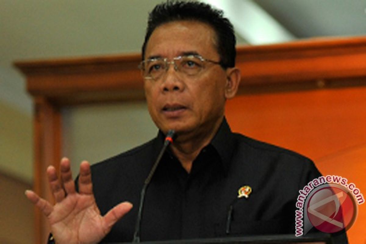 Minister urges media to shift focus from KPK-police tussle
