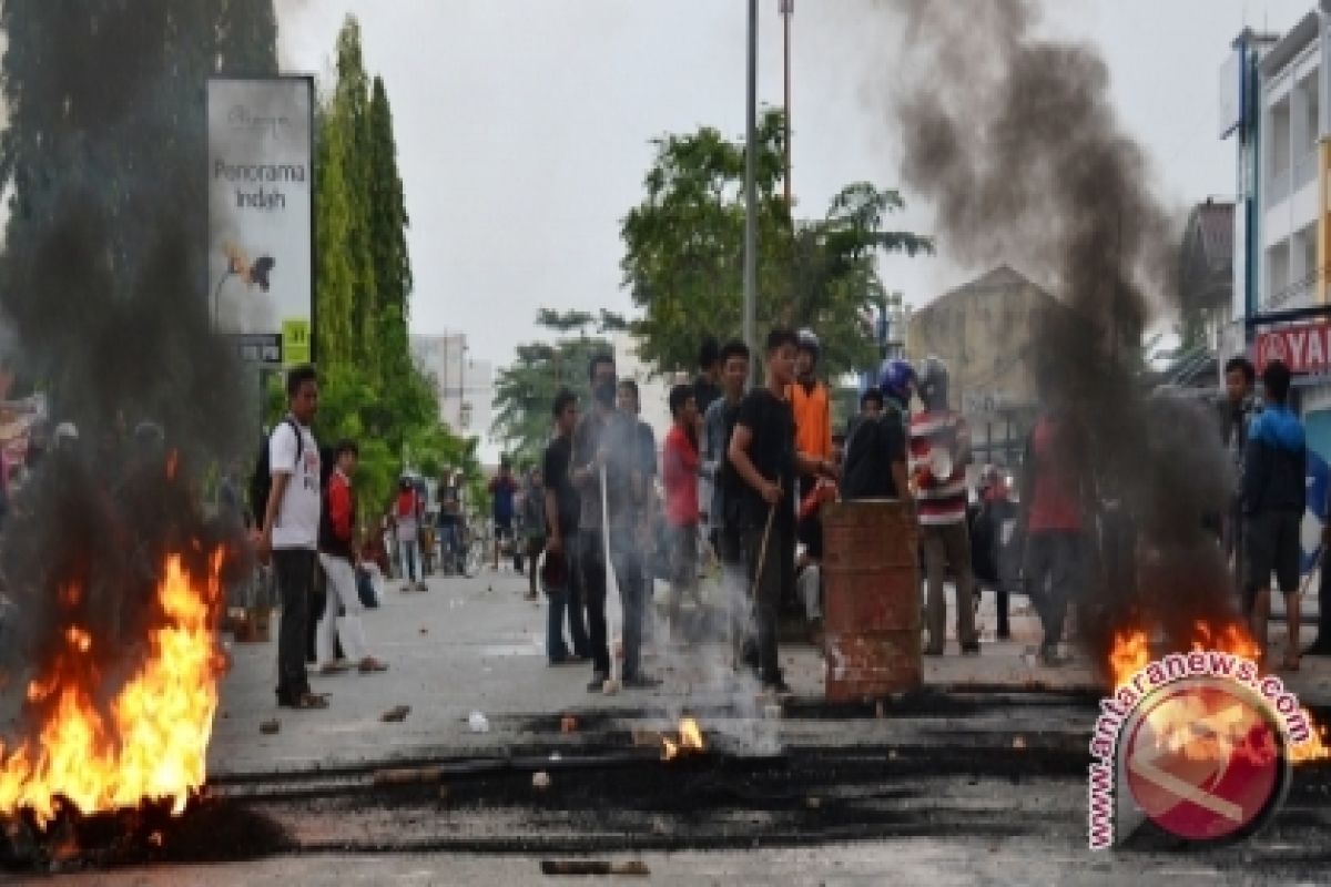 Mahasiswa Blokir Jalan Protokol di Samarinda