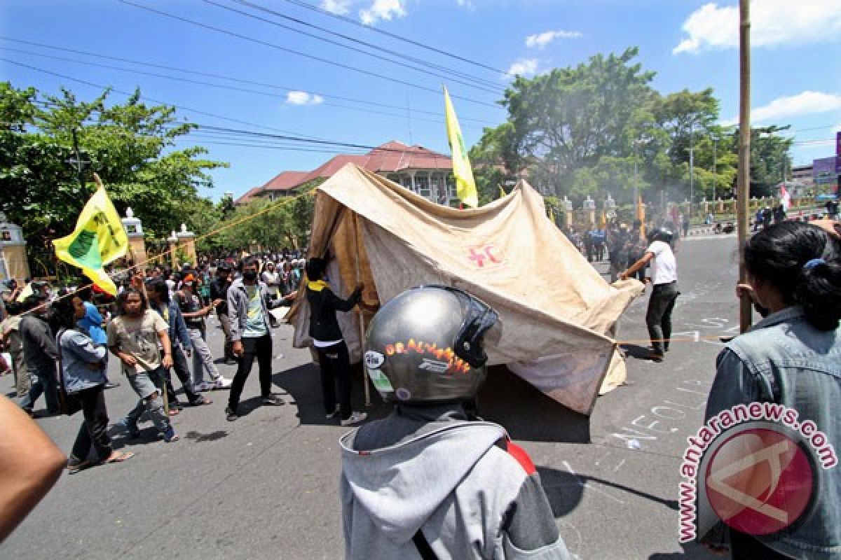 Dirikan tenda aspirasi