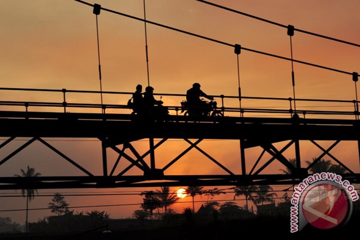 Warga Pesawaran dapat gunakan jembatan gantung darurat