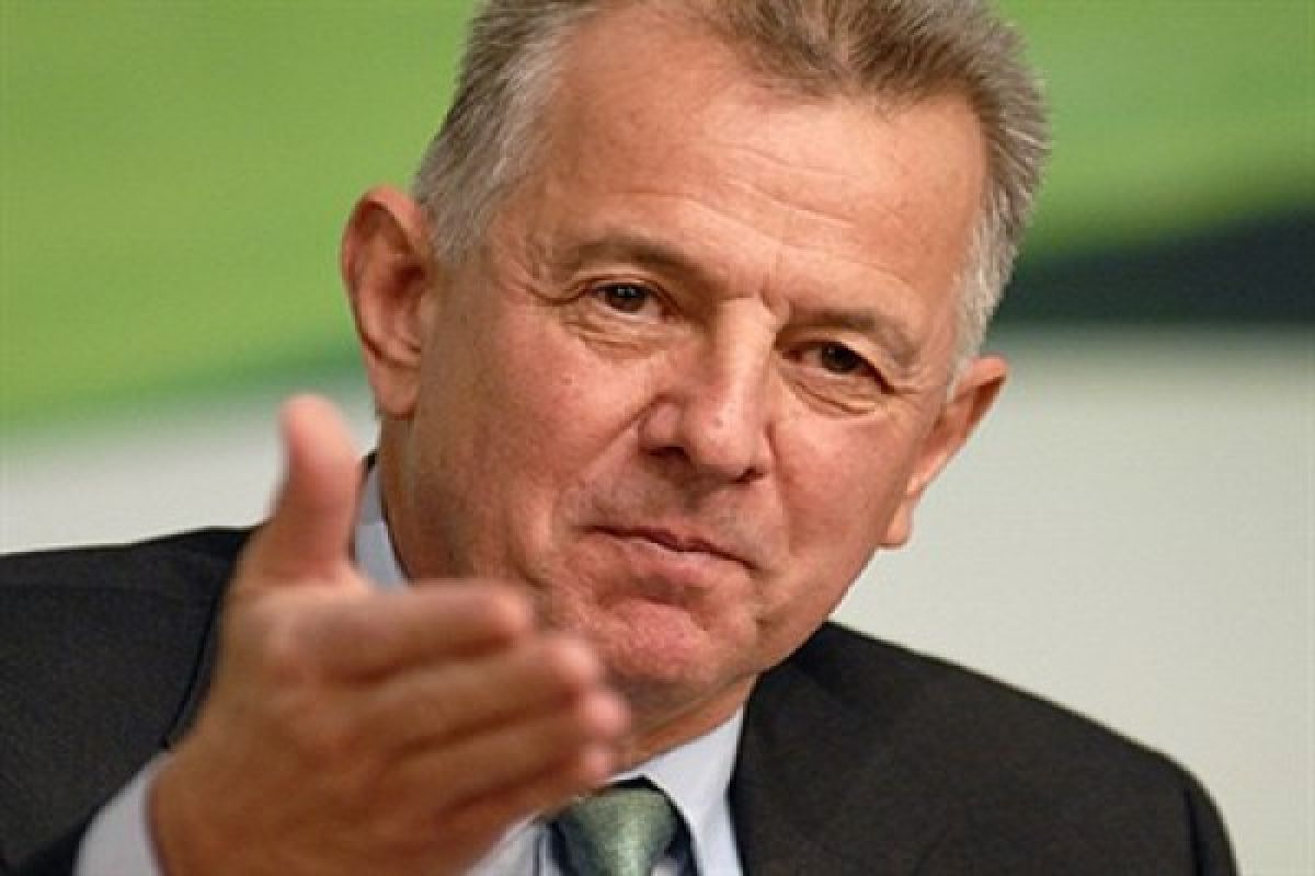 Hungarian President resigns over plagiarism scandal