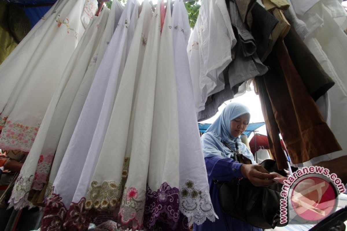 Ada aroma korupsi dalam pengadaan baju muslim