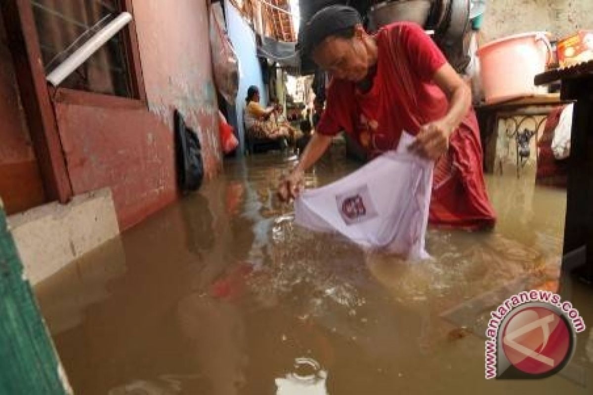 Kemkes Minta Daerah Antisipasi Penyakit Akibat Banjir